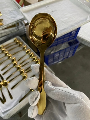 Maszyna do prasowania jonów próżniowych Wyposażenie do prasowania metalu ze stali nierdzewnej Szkło ceramiczne Wykończenie powłoka Kolorowe złoto PVD