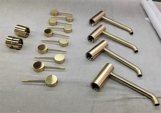 Maszyna do pokrycia próżniowego PVD z uchwytem odwrotnym do zadrapań, stabilnym systemem produkcji i pełnym sterowaniem automatycznym