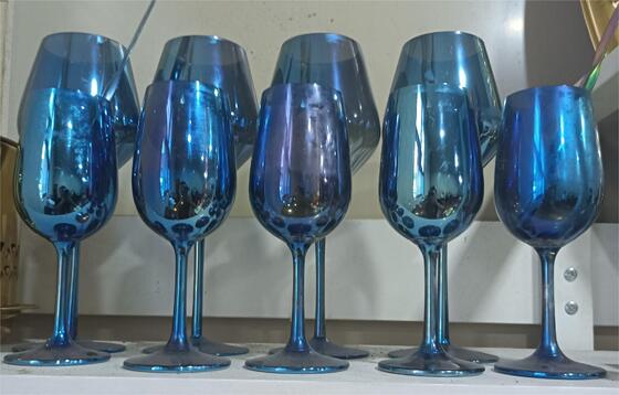 Maszyna do powlekania szkła do picia PVD z kolorowym dekoracyjnym powłoką Gładkie wykończenie i pełne sterowanie automatyczne