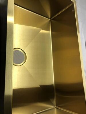 Maszyna do powlekania PVD odporna na plamy z higienicznym metalicznym wykończeniem i w pełni automatycznym systemem sterowania do armatury kuchennej