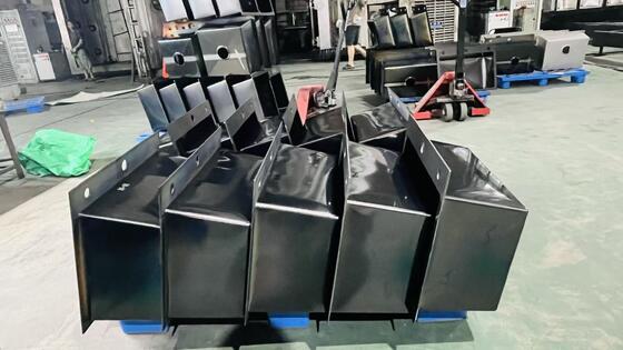 Średniokomorowa maszyna do powlekania próżniowego PVD do zlewozmywaków kuchennych ze stali nierdzewnej z matową czarną powłoką i niestandardowymi odcieniami dekoracyjnymi